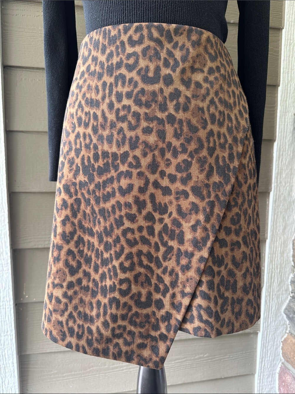🐆Ann Taylor animal Print A-Line mini Skirt size 4 🖤🧡
